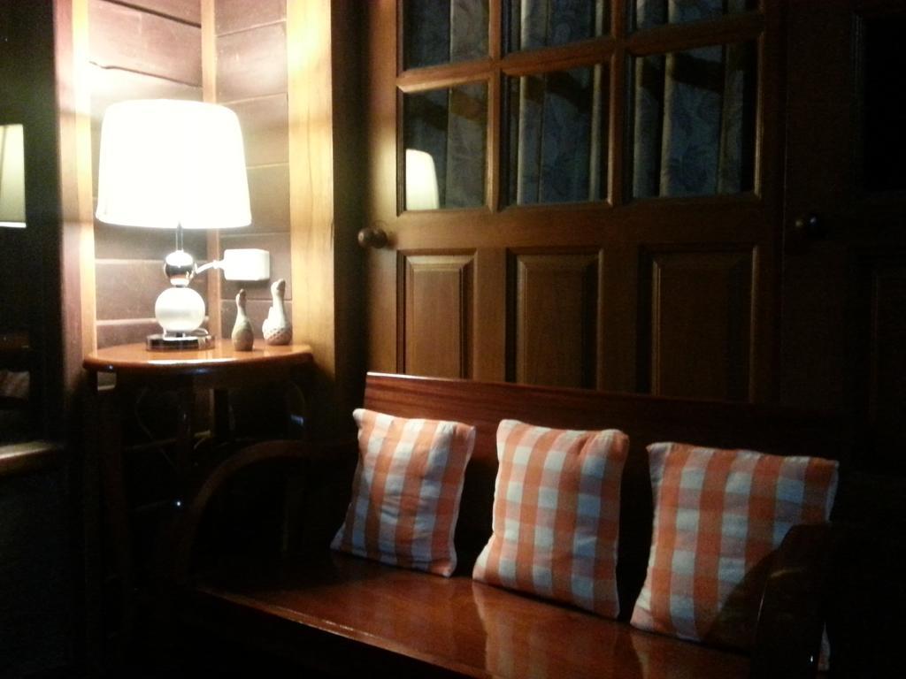 Rim Nam Kong Homestay Pak Chom Exterior foto